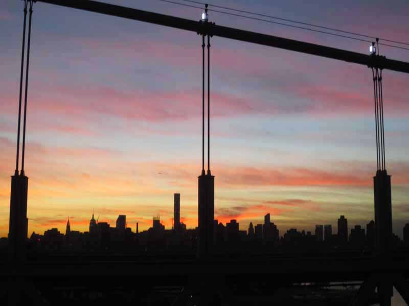 Foto von der RFK-Brücke mit Blick auf den Sonnenuntergang und die Skyline von Manhattan! #Reisen #Skyline #NYC #NewYork