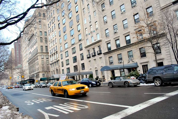 Taxi cab in New York City. Find out the best things to do in New York City during Christmas & insider tips for Christmas windows in New York.
