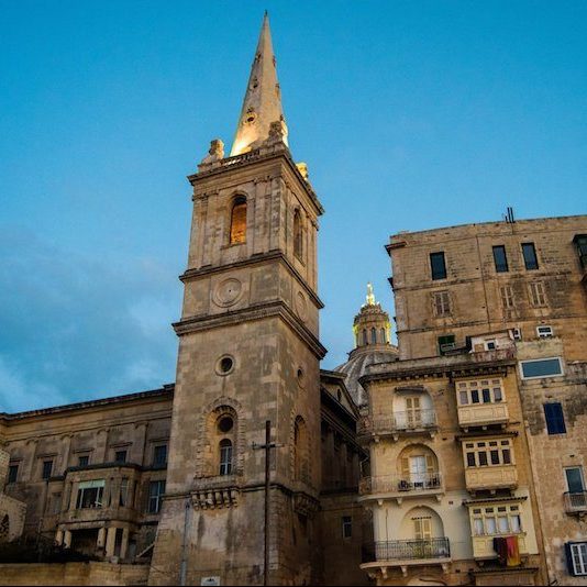 Valletta in Malta, one of the cities to visit in Malta. Read tips on the best things what to do in Malta during four days in Malta without a car! #travel #malta #europe #Valletta 