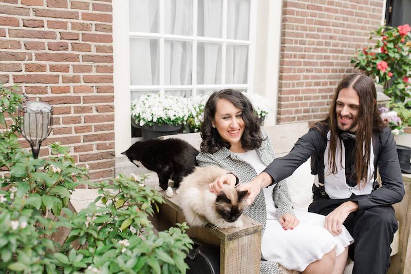 Cat themed wedding photos. Tips for eloping, elopement announcements, and how to elope without offending family.