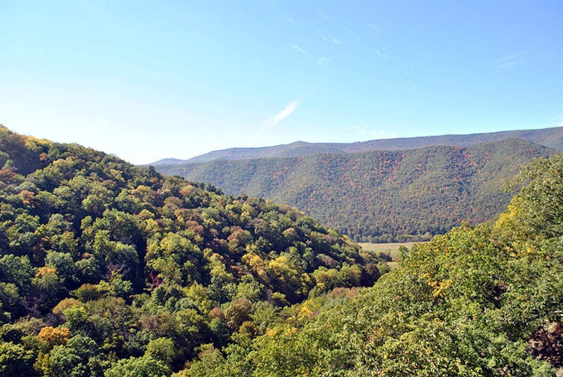 Blick auf die Berge vom Klettersteig Nelson Rocks (NRocks) in West Virginia.