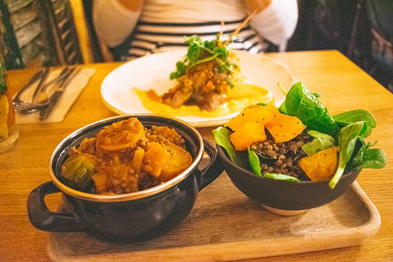 Vegan dish and non-vegan dish served during an organic dinner at Bijzonder, one of the best upcoming restaurants in Maastricht! 