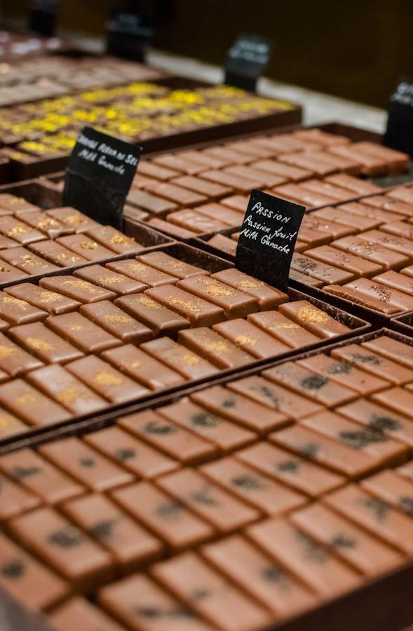 Chocolate in Brussels, Belgium. Add eating chocolates in Brussels to your European bucket list! #travel #chocolate #brussels #belgium