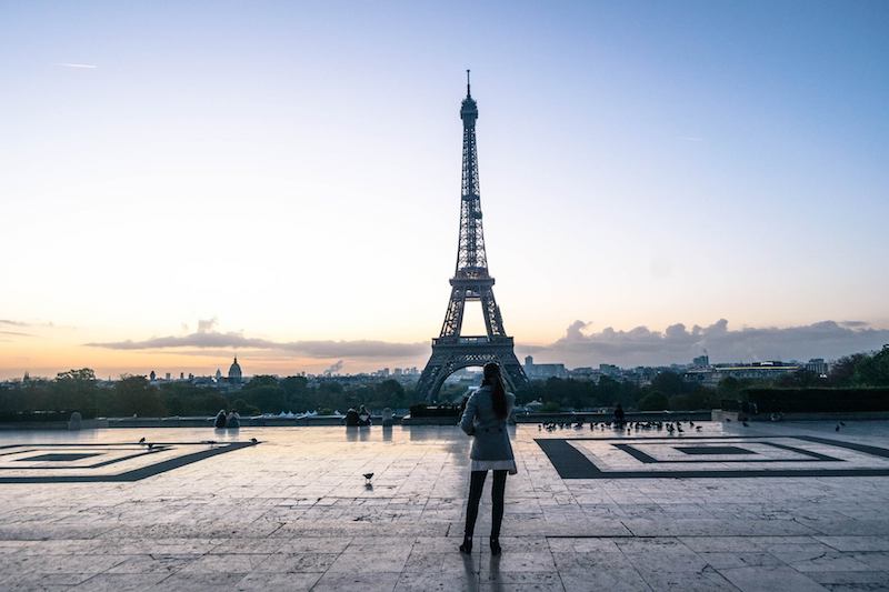 Eiffel Tower Sunrise in Paris. Read how to avoid getting scammed by the Eiffel tower with safety tips for Paris on how to avoid getting pickpocketed in Paris. #Paris #france #travel #safety #europe