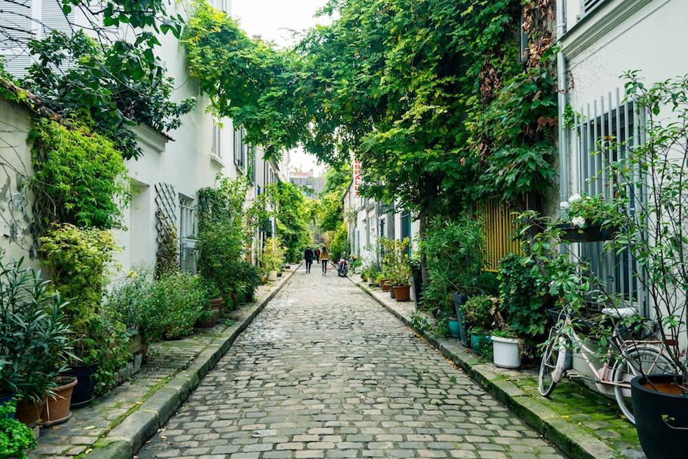 Rue des Thermopyles, one of the most beautiful streets of Paris. Read about the best secret streets in the 14th arrondissement of Paris! #Paris #France #travel 