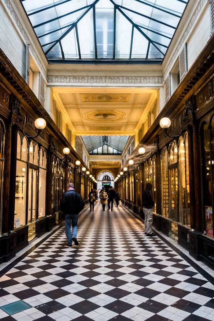 Foto der Galerie Véro-Dodat, eine der schönsten Galerien von Paris. Entdecken Sie die historischen Arkaden von Paris zu Fuß mit einem kostenlosen Rundgang mit Karte. #Paris #Frankreich #Reisen 