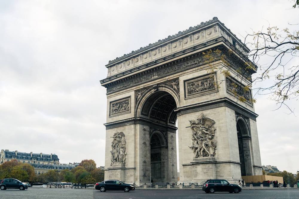 Arc de triomphe in Paris. Finden Sie heraus, wie man Taschendiebe in Paris Frankreich mit praktischen Tipps zu vermeiden, Taschendiebstahl in Paris zu vermeiden! #Reisen #Paris #Frankreich #Sicherheit 