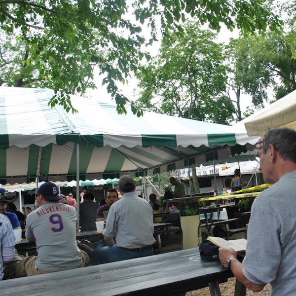 Bohemian Beer Hall in Astoria, Queens. Diese historische Bierhalle in New York City ist ein absolutes Muss für einen Besuch in Astoria.