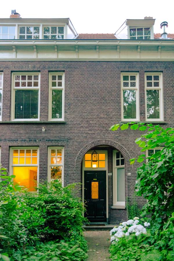 Entrance to a cute guesthouse in EIndhoven, the Netherlands in the Villapark district.