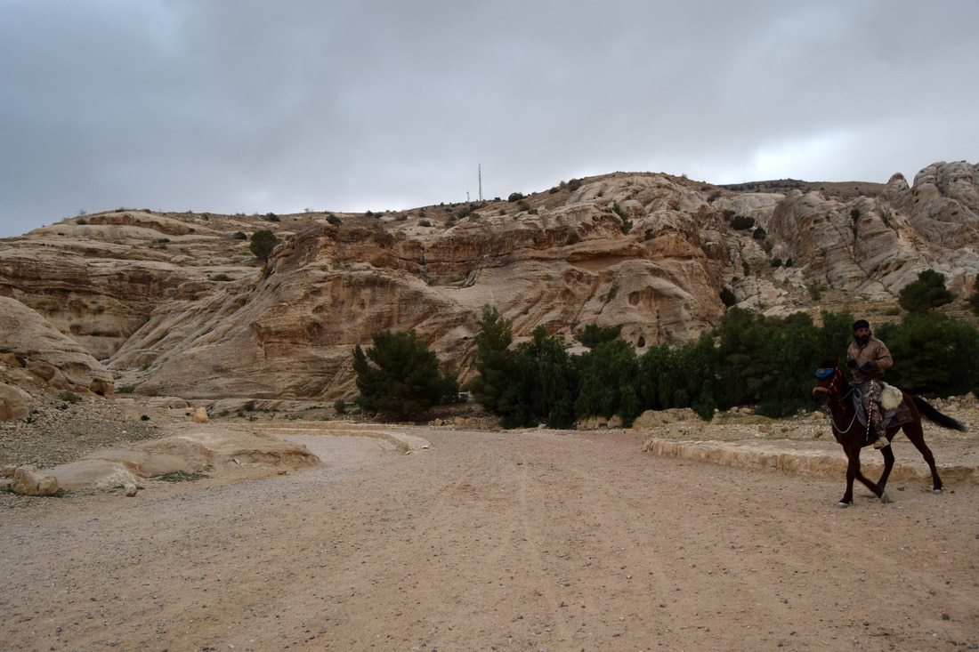 Jordanien: Anreise von Israel und die unglaubliche Stadt Petra von Wanderlustingk