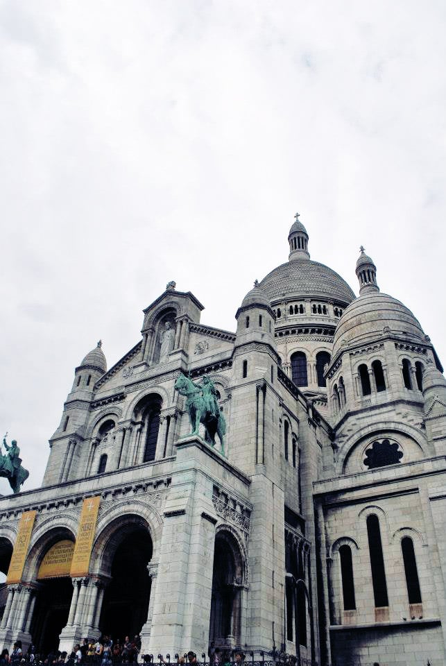 Sacre Coeur, one of the most famous churches in Paris. This church is located in Montmartre. Read the perfect self-guided walking itinerary for Montmartre! #Paris #France #travel