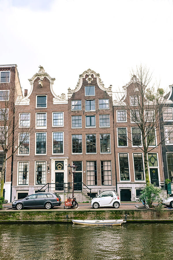 Beautiful Amsterdam canal houses. Looking for the perfect itinerary for two days in Amsterdam? Read this itinerary for the perfect weekend in Amsterdam written by a former resident! #travel #amsterdam #holland #netherlands #nederland #canals