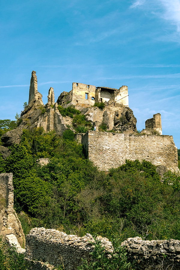 Epic photo of Burgruine Dürnstein.  These Austrian castle ruins are free to visit in Dürnstein, Austria.  Dürnstein is one of the cutest towns that is just a day trip from Vienna. #travel #austria #castles