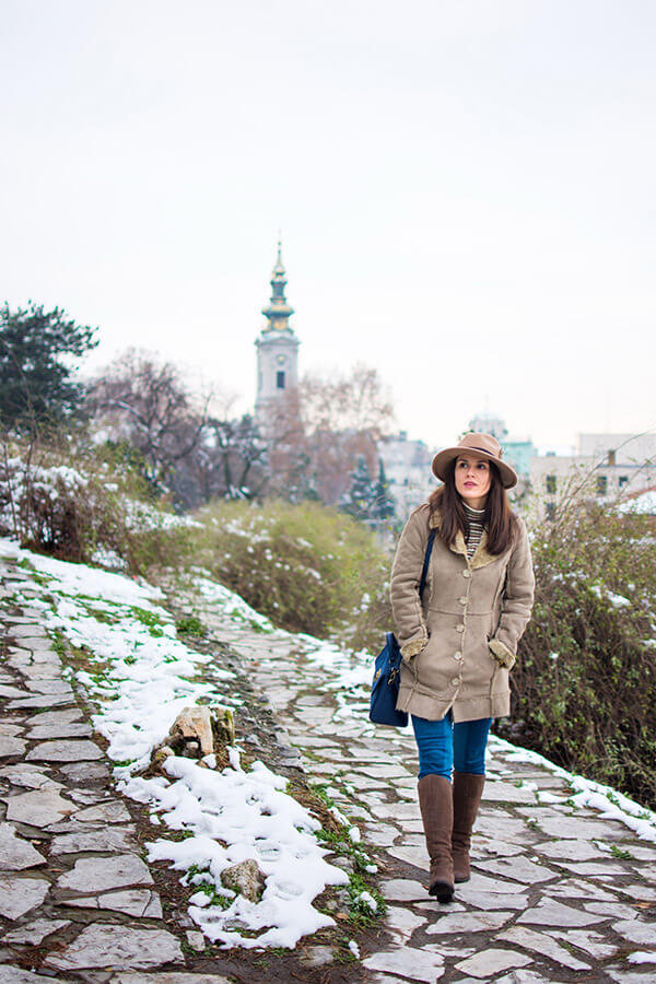 Girl exploring a beautiful snowy hill in Serbia. Looking for a local experience? Read about the new way to meet locals while traveling online! 