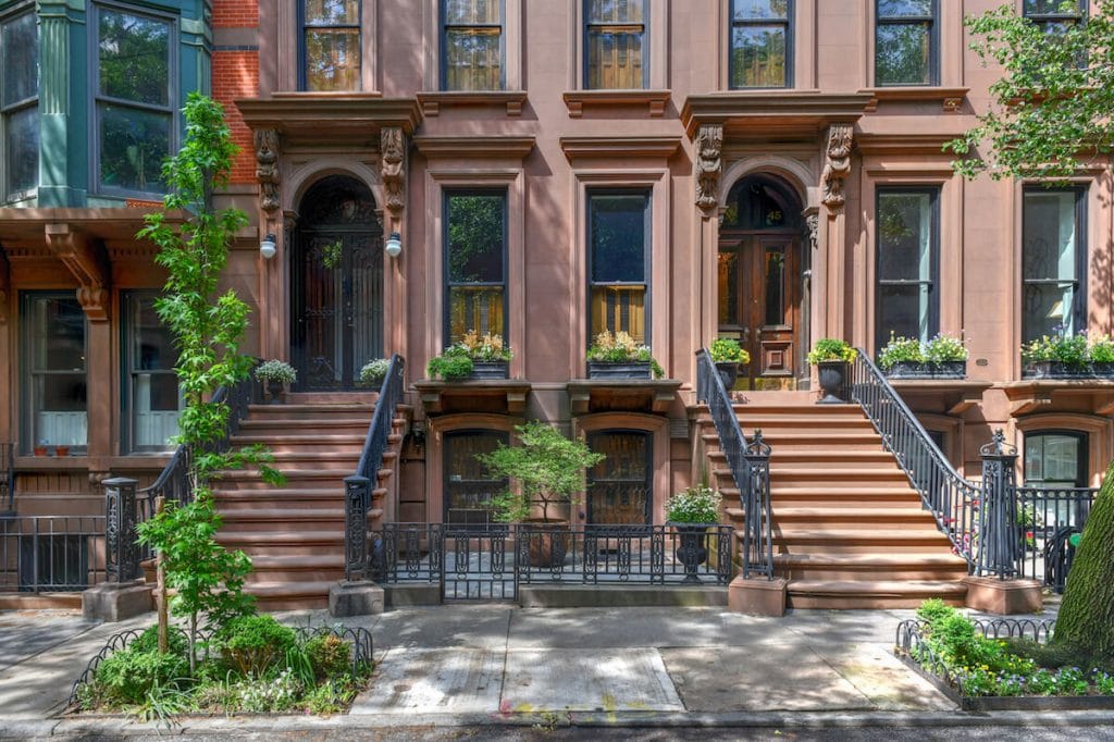 Brownstone houses in Brooklyn Heights. Read what to do in Brooklyn Heights in this insider guide to Brooklyn! #travel #NYC #Brooklyn