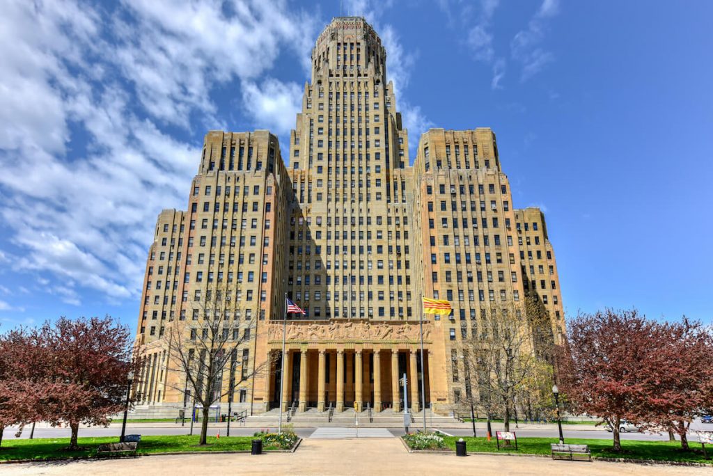 Foto der Buffalo City Hall, eines der schönsten Art-déco-Gebäude in Buffalo, NY. Lesen Sie, was man in Buffalo, NY, am besten machen kann. 