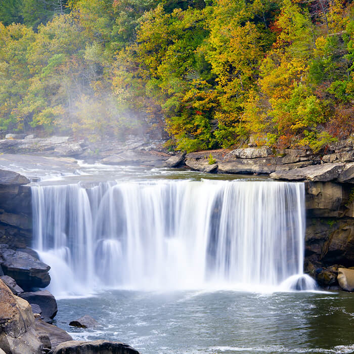 Cumberland Falls in Corbin, Kentucky.  Lesen Sie, warum Sie den Osten Kentuckys besuchen sollten! #kentucky #Wasserfälle #osternkentucky #Reisen