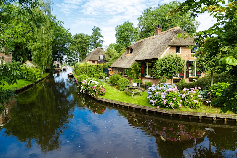 Photo of Giethoorn, one of the most beautiful places in the Netherlands to visit!
