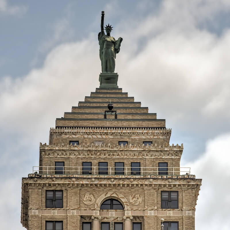 Das Liberty Building, eines der beeindruckendsten Gebäude in Buffalo. Die Architektur in Buffalo ist eines der besten Dinge, die man in Buffalo NY sehen kann. #buffalo #Reisen #usa