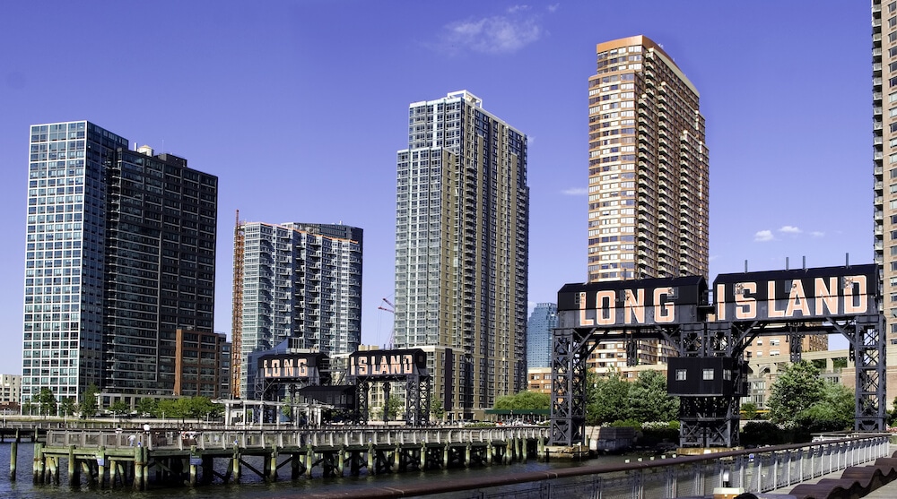 Long Island City in Queens. This area is one of the best places to stay in New York on a budget. #NYC #travel