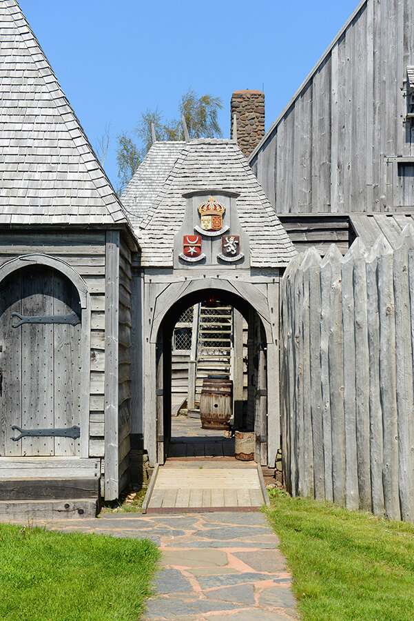 Annapolis Royal, a well preserved fort and cute city in Nova Scotia, Canada.  Be sure to add visiting this town to your Nova Scotia itinerary! #novascotia #travel