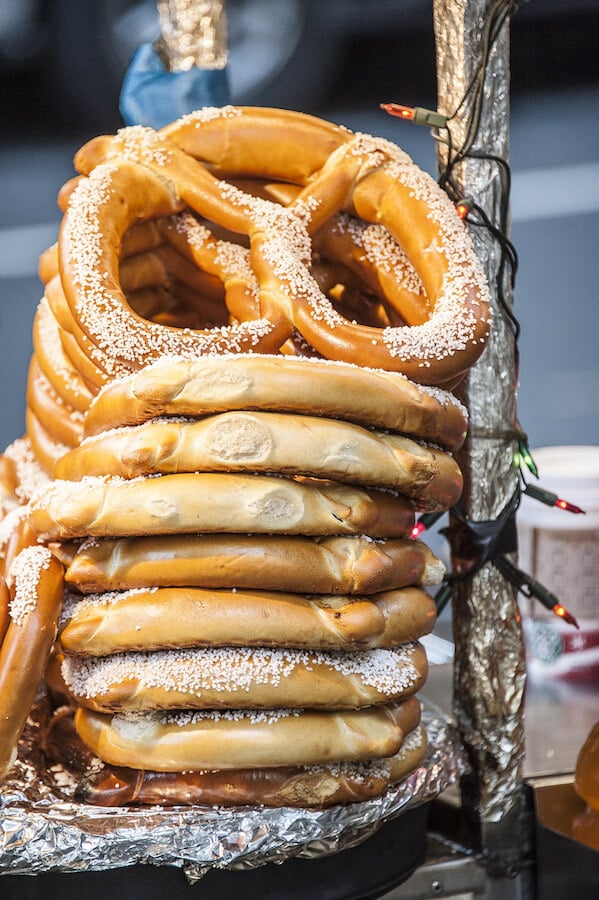 Pretzel at a street stand in New York. If you're visiting NYC, you must try these 20 foods in New York City! #NYC 