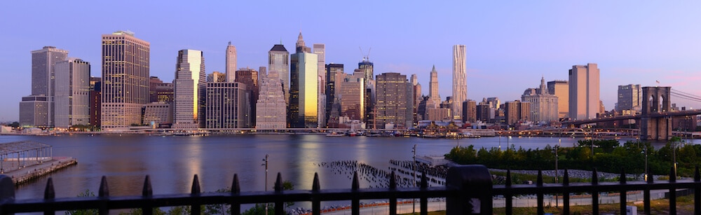 Skyline von Manhattan, aufgenommen von der Brooklyn Promenade in Brooklyn Heights. #Reisen #Brooklyn #NYC #Manhattan