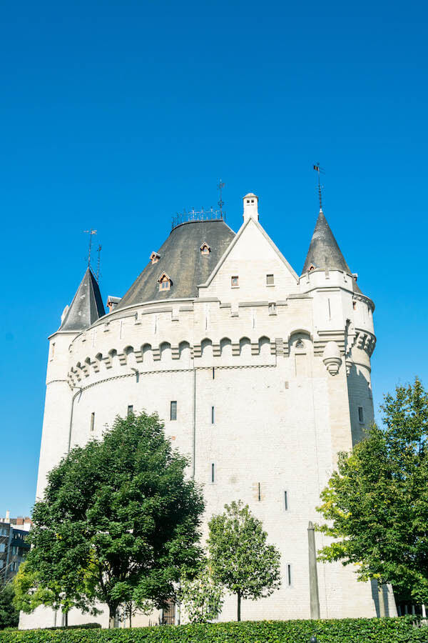 Das Hallesche Tor war Teil der alten Stadtmauer von Brüssel.  Dieser schöne Park ist ein Muss für ein Wochenende in Brüssel. #reisen #brüssel #bruxelles