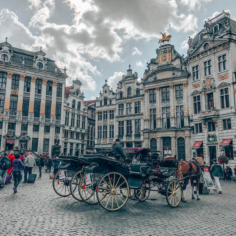 Beautiful scene in Grote Markt in Brussels, belgium. This beautiful square in Brussels is a must-see! #brussels #belgium #travel #europe