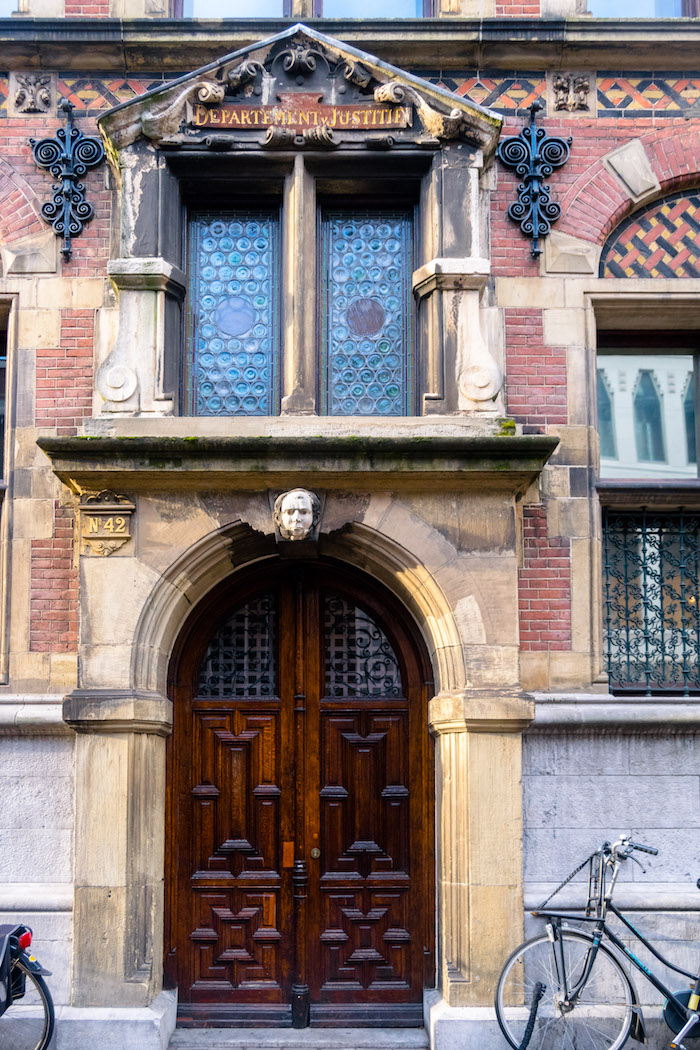 Schönes Gebäude in Den Haag. Lesen Sie über die besten Dinge zu tun, in Den Haag von einem lokalen! #Reisen #Nederland #Holland #Niederlande #denhaag #Den Haag