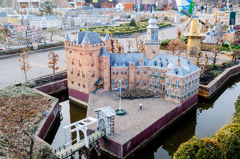 Wunderschönes Miniaturschloss auf dem Madurodam, Hollands Miniatur-Themenpark in Den Haag! 