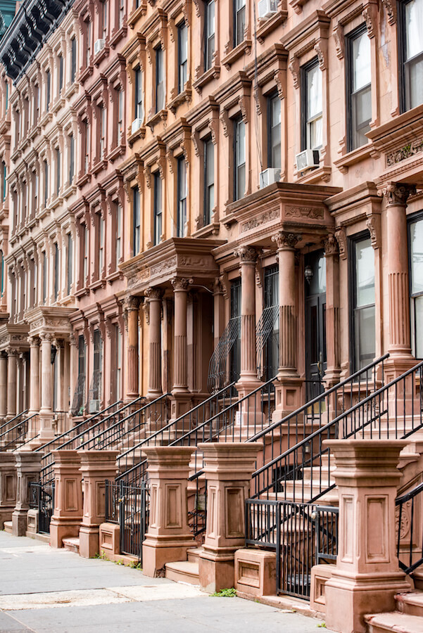 Beautiful townhouse in Harlem, New York. Enjoy the architecture to experience New York on the cheap! #NYC #travel #NewYork