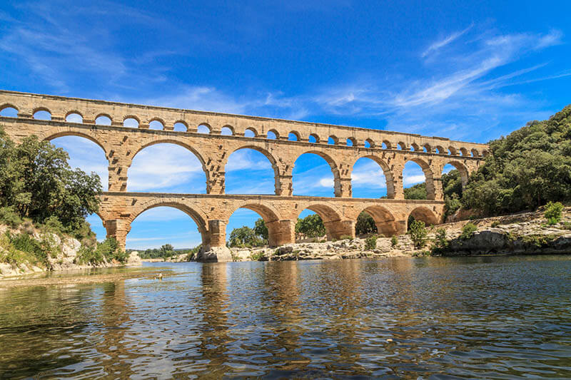 Pont de Garde, one of the most famous attractions in the South of France, is a beautiful Roman aqueduct worth seeing!