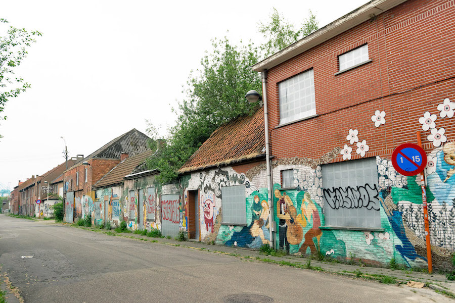 Street art in Doel, Belgium. This city in Belgium is semi-abandoned. Read what it's like to visit this Belgian ghost town. #travel #streetart #doel #belgium #abandonedplaces