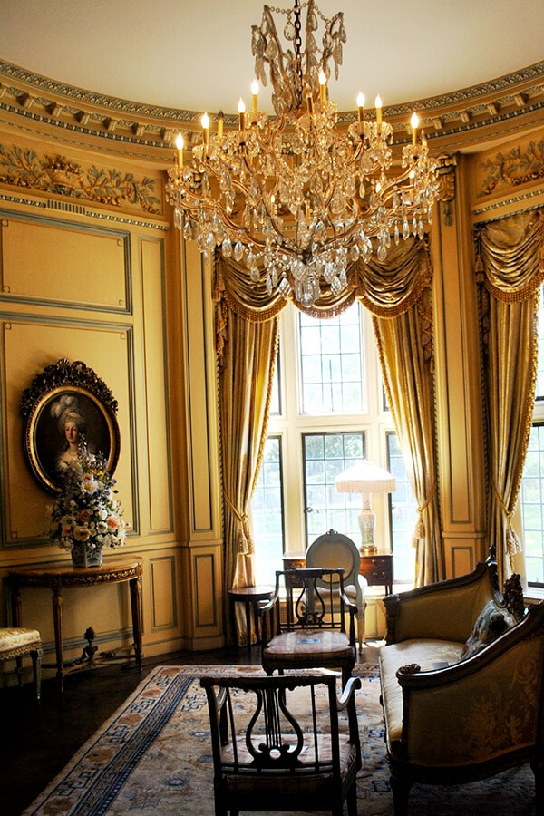 Beautifully decoration room at the Coe Estate, one of the most beautiful mansions from the gilded age along the North Shore of Long Island! #travel #LongIsland #mansions #NewYork