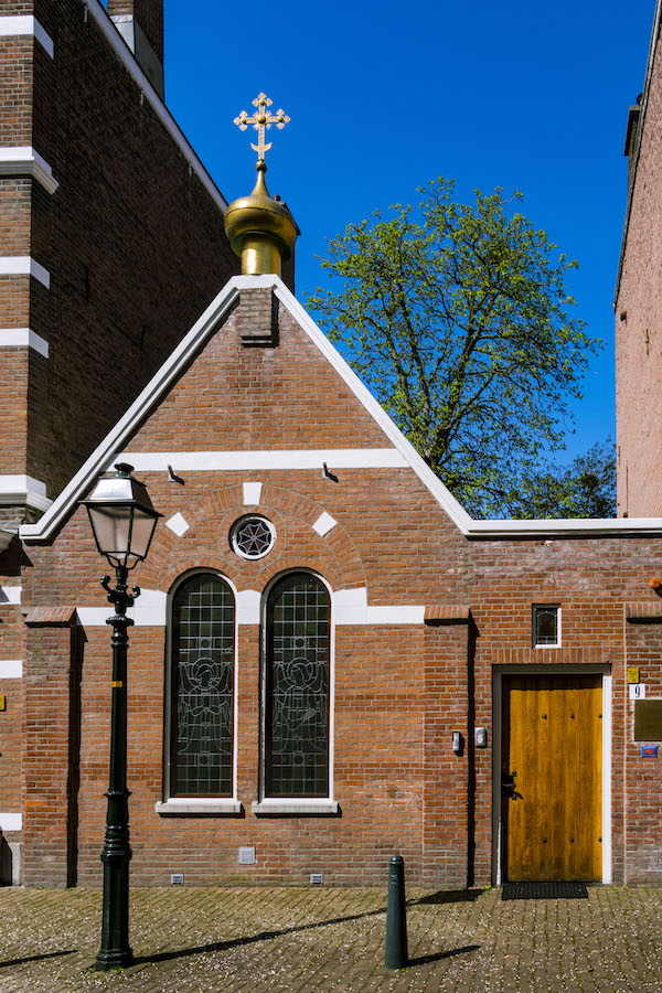 H. Maria Magdalena Kerk, the oldest active Russian Orthodox church in the Netherlands. This church in the Hague is a must see for history lovers in the hague. #travel 