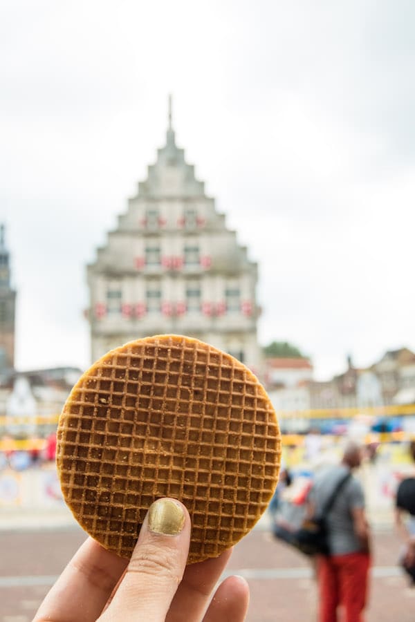 Stroopwafel, a classic Dutch dessert comes from Gouda, the Netherlands. Read why you must visit Gouda to try the siroopwafel. Photo of the siroopwaffel in front of the Gouda City Hall #travel #netherlands #dutch #holland