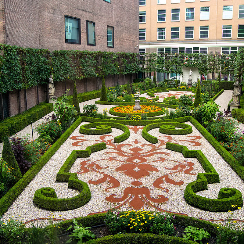 The beautiful garden of 14. Museum Willet-Holthuysen, one of the most instagrammable places in Amsterdam. #travel #Amsterdam #netherlands