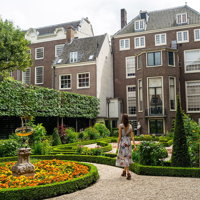 Girl in Museum Willet-Holthuysen, one of the most beautiful places to take photos in Amsterdam. #Amsterdam #Netherlands #travel #Nederland