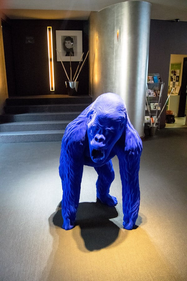 Ape in der Lobby des Martin's, einem Hotel in Brüssel, das ideal für Geschäftsreisende ist.