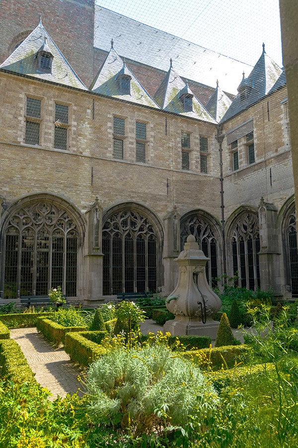 Beautiful courtyard in Middelburg Abbey (home of Lange Jan). This former abbey is now a museum and government building although you can visit this beautiful herb garden inside... #travel #abbey #nederland 