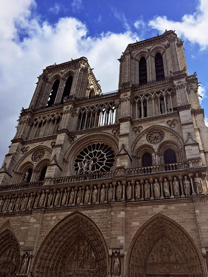 Notre Dame, eine der besten Pariser Sehenswürdigkeiten, die Sie auf Ihrer Paris-Reise einplanen sollten. Lesen Sie, was man in Paris in vier Tagen unternehmen kann! #Reisen #Paris #Europa #Frankreich