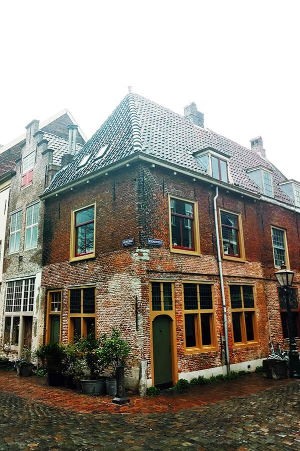 Exterior of the Leiden American Pilgrim Museum in the Netherlands, one of the best places to learn about the life of the Pilgrims in the Netherlands! #travel #history