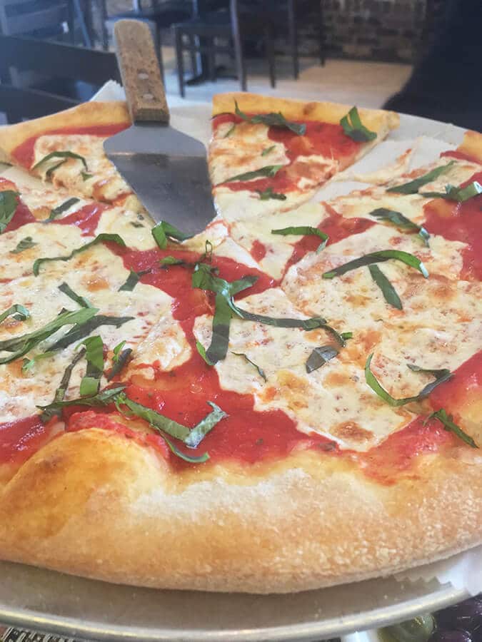 Real New York Pizza in New York City.  If you're visiting New York, you must have a fresh pizza pie.  This foodie bucket list for NYC will make you hungry.... #NYC