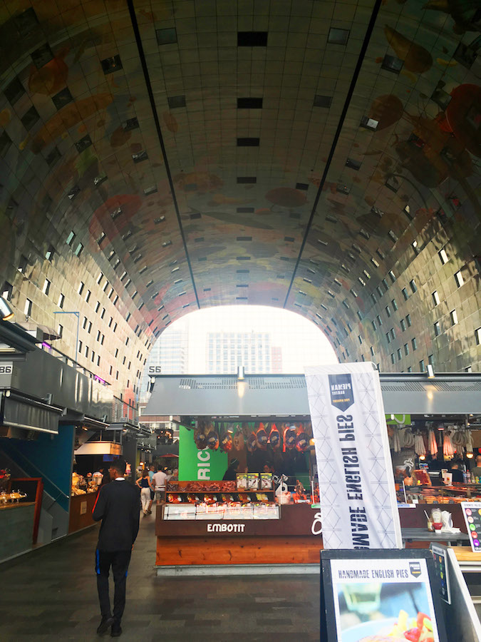 The Markthal, a food hall in Rotterdam the Netherlands. This beautiful piece of architecture is a must-see in Rotterdam! #travel #holland #rotterdam