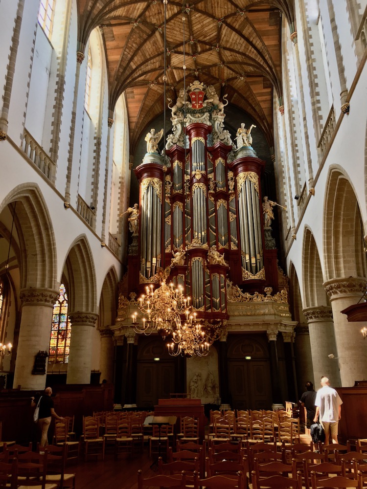 Historische Orgel der St. Bavokerk in Haarlem. Dieses prächtige Gebäude in Holland stammt aus dem Mittelalter. Lesen Sie, warum Sie einen Tagesausflug von Amsterdam nach Haarlem machen sollten! #Haarlem #Reisen #Holland #Niederlande #Niederländisch