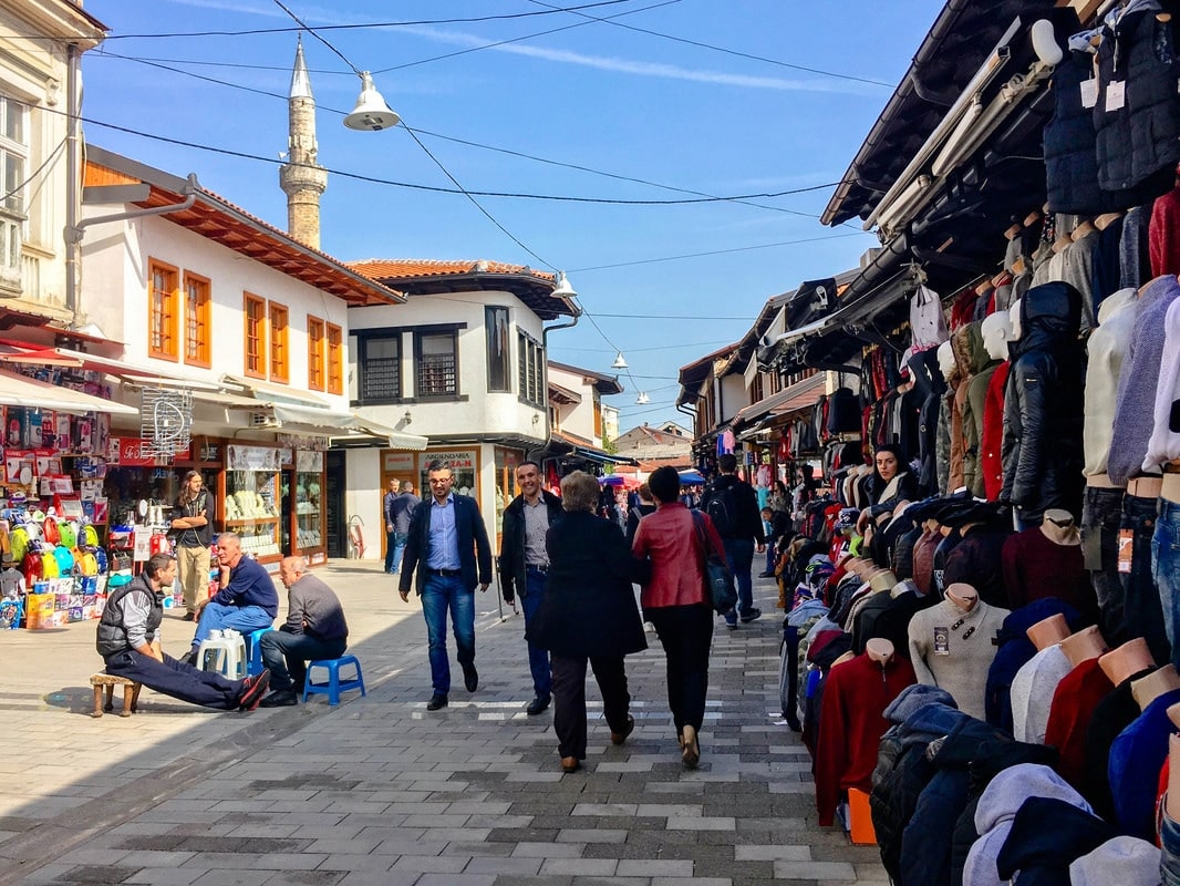 Tregu në Pejë. Zbuloni Kosovën përmes fotove të bukura të Kosovës!