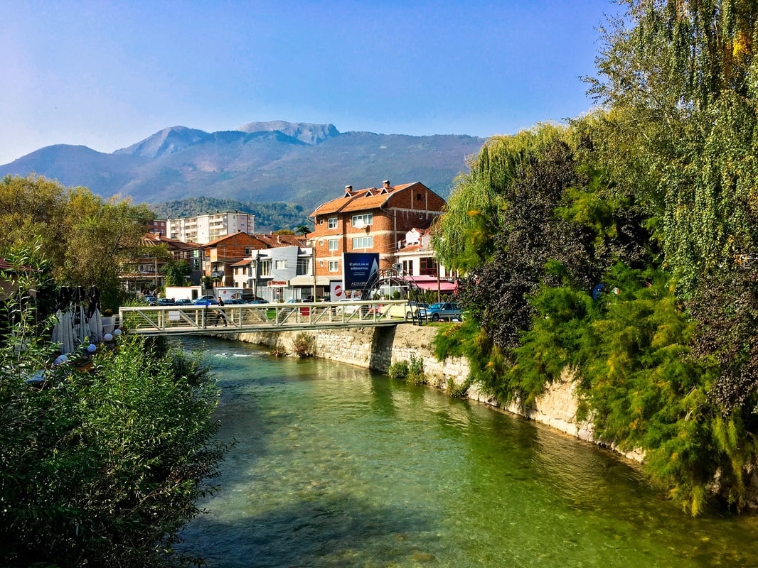 Lumi i bukur në Pejë. Shoh pse të vizitoni Pejën.