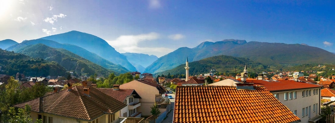 Beautiful rooftop view in Peja Kosovo. Pamje e bukur e tavanit në Kosovë. Shih qytetet më të bukura në Kosovë.