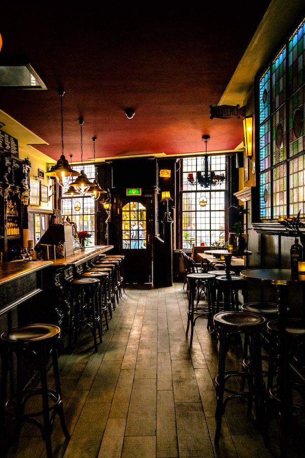 Interior of Café De Vergulde Kruik, one of the most beautiful cafes in Leiden. Read what to do in Leiden in this city guide to Leiden. #travel #cafe #bruinbar #leiden #holland